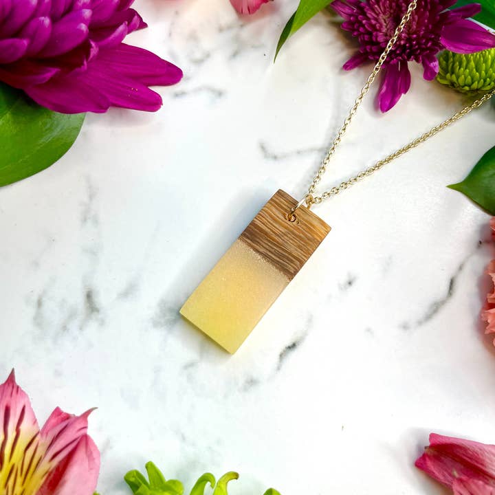 Halskette aus Harz und Hawaiian Koa für den Großhandel von Wonderfully Fashioned