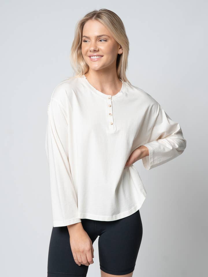 T-SHIRTS EN COTON VIEILLI pour la vente par ELLE GREY