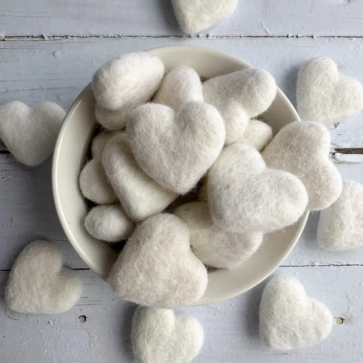 Sewing Seeds Play - Vente Décorations de table - Un cœur en feutre blanc2