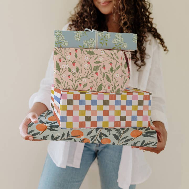 Ramona & Ruth – Großhandel Geschenkpapierrolle – Geschenkverpackung mit Scheckmuster | Rolle