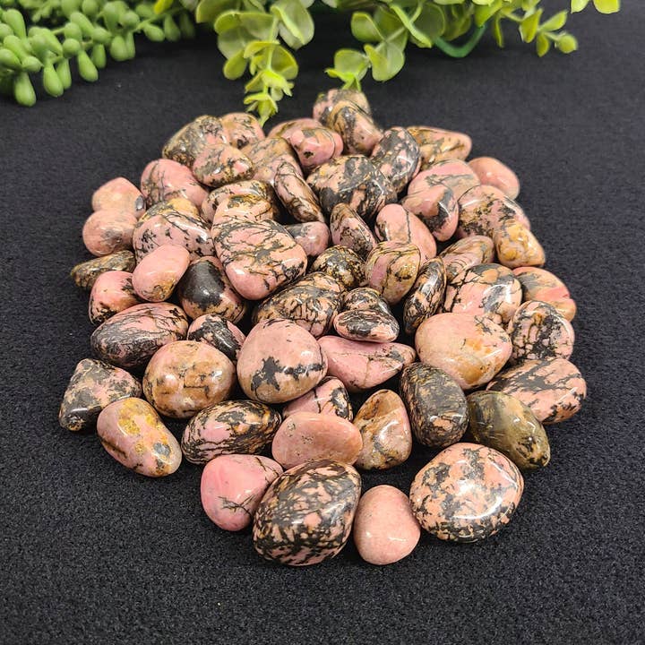 Rodonita (1kg/2,2 lbs.) Pedras Retropetadas 20-25mm por atacado de Meraki Gemstones