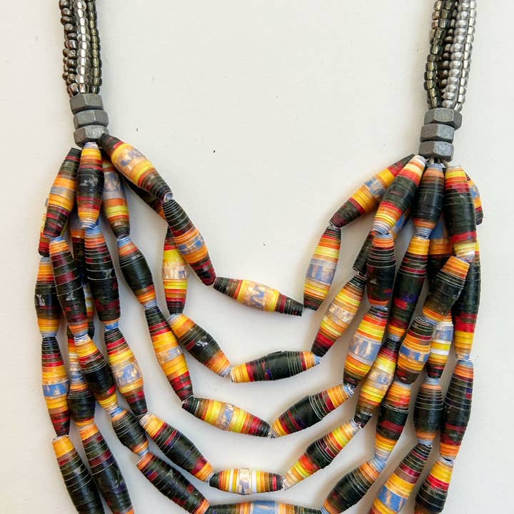 Collana elegante con perline di carta colorata a strati lunghi per la vendita all'ingrosso da parte di The Paper Beadery