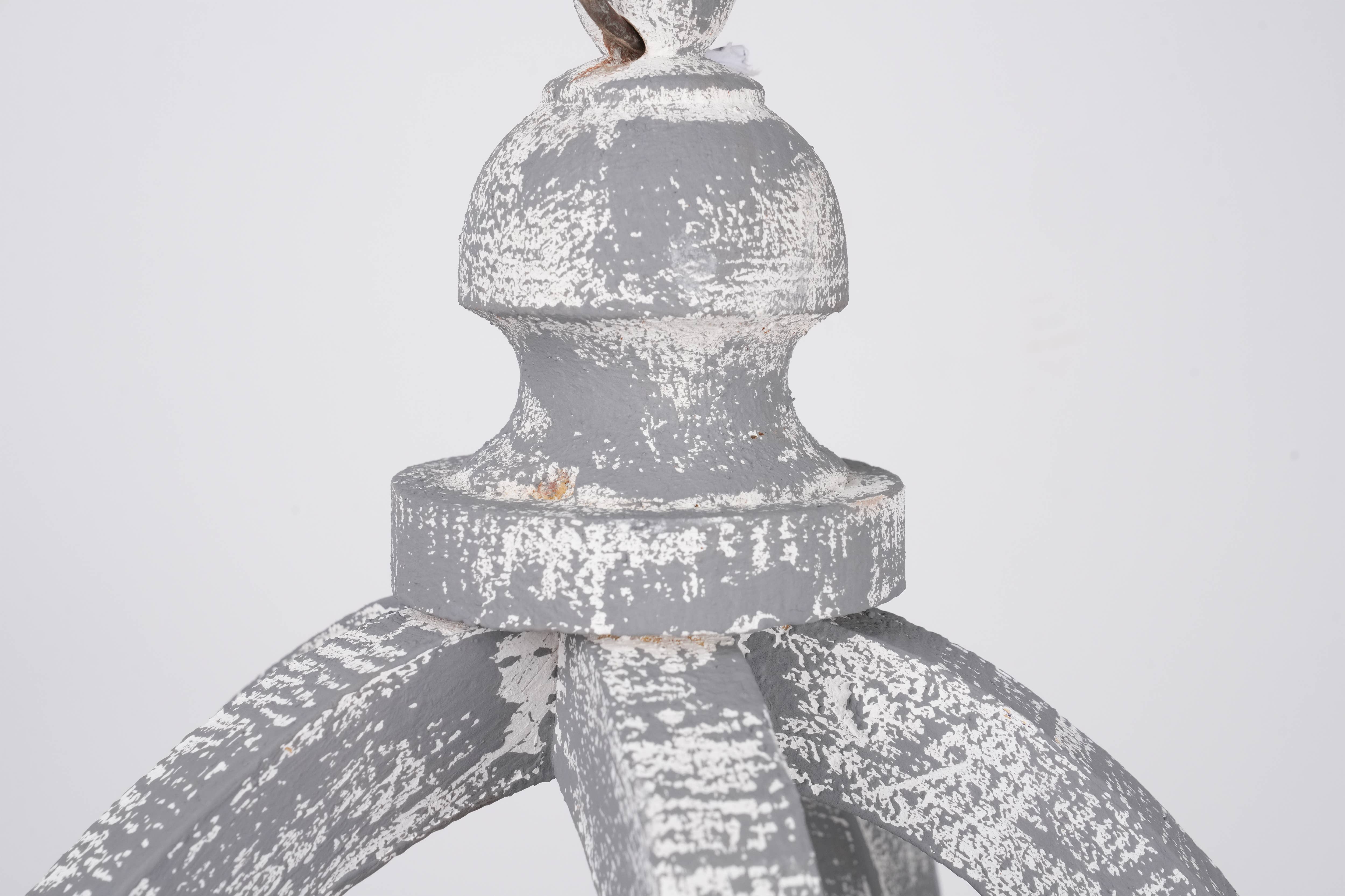 My Amigos Imports - Vente Lanternes - Lanterne ronde en bois de ferme Richmond, 12 x 28 pouces, gris2