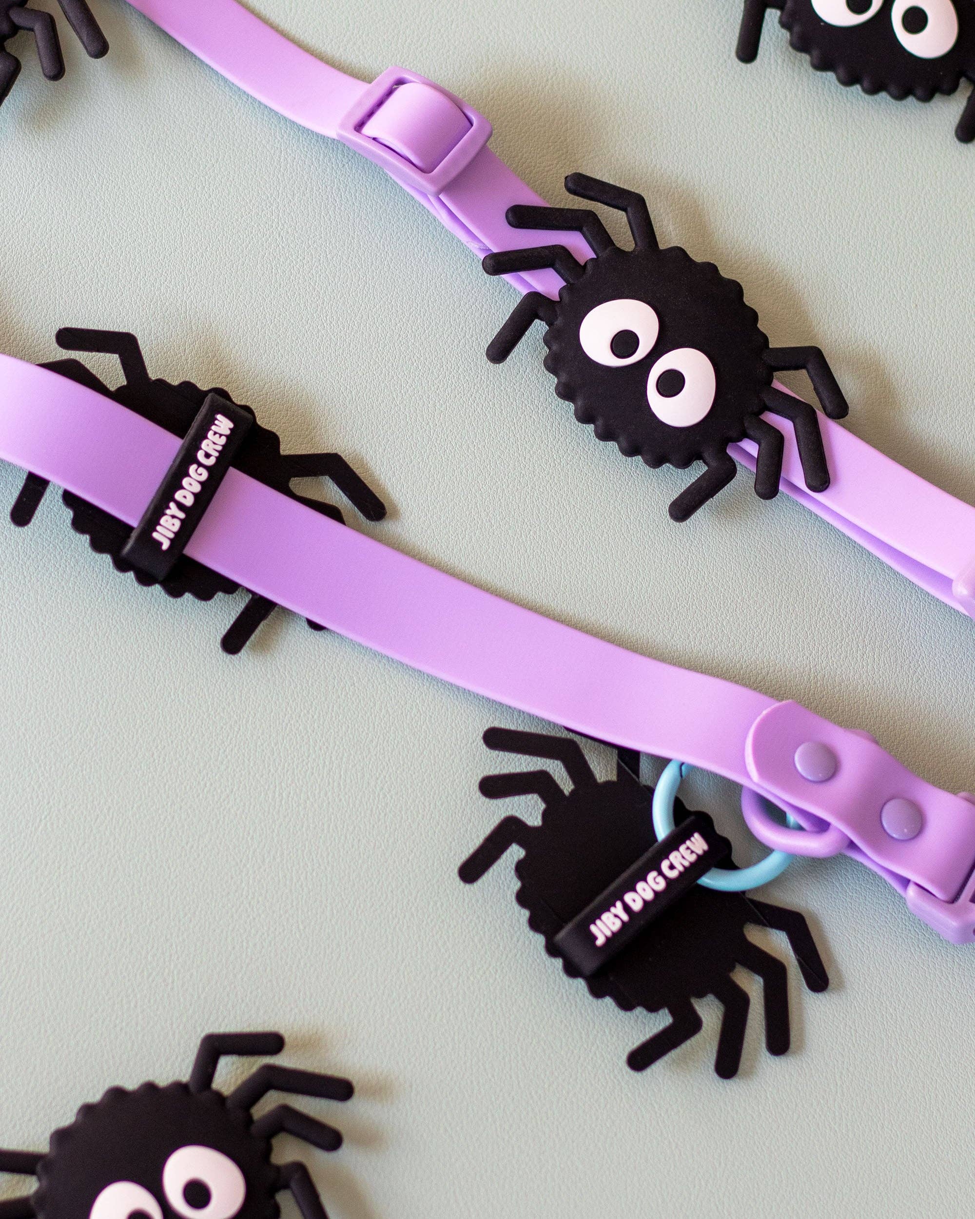 Jiby Dog Crew – wholesale Halsbandsberlock - Katt och hund – Sotig Spindel Jiby Hundcharm2