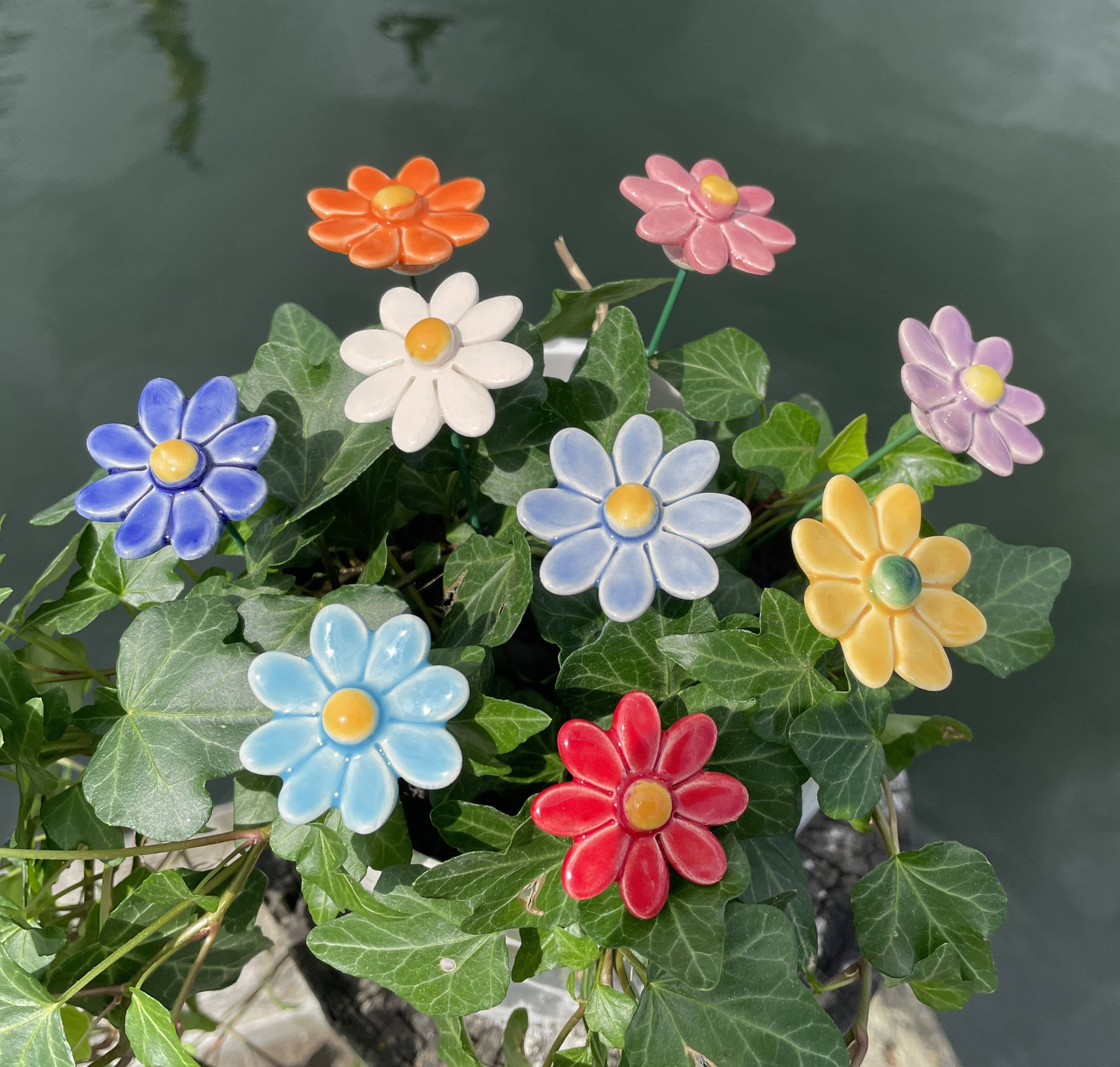 Pannonhem AB. - Wholesale Artificial Flowers - Ceramic Flower Daisy/small, Plant stake,Daisy on stem13