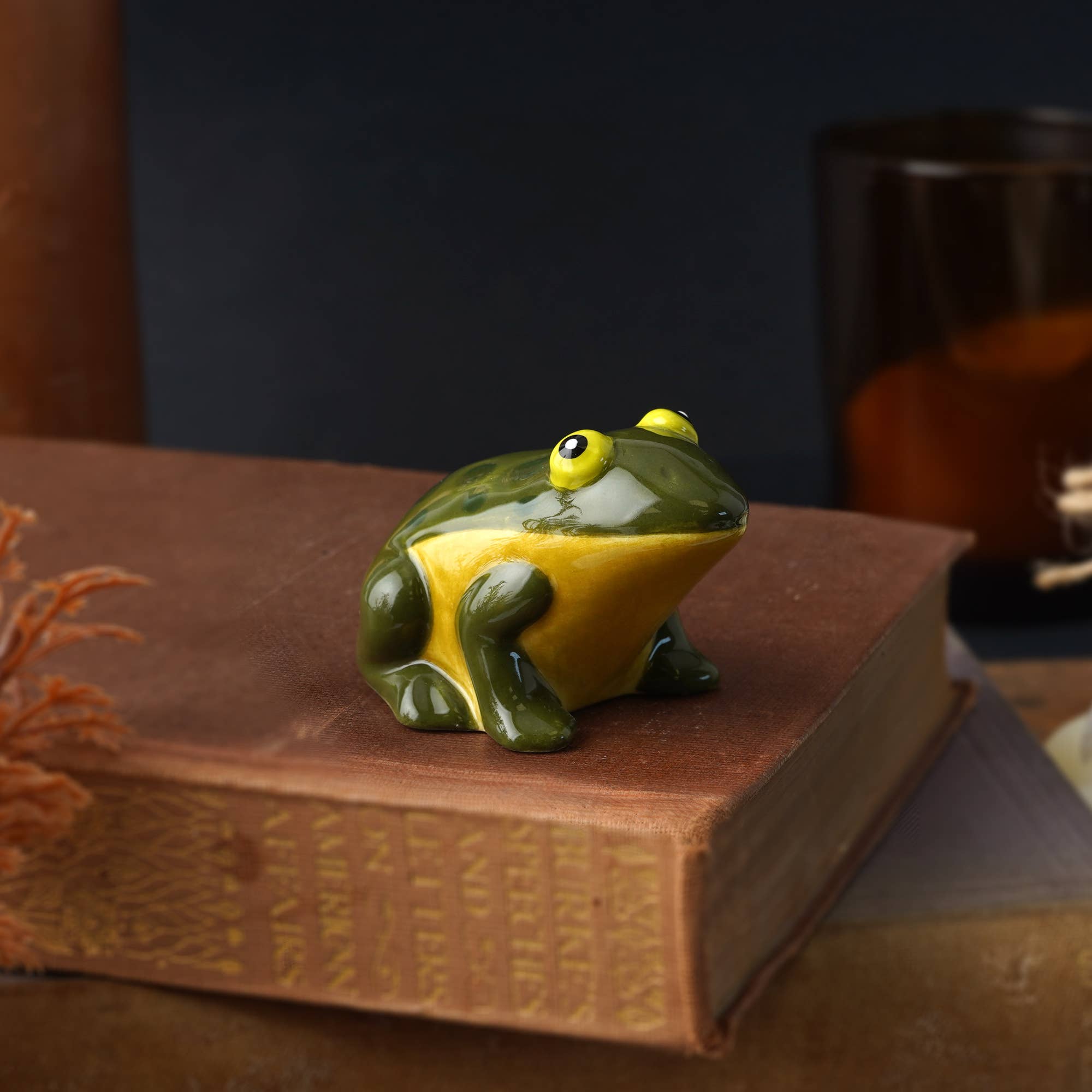 CGB Giftware – Estatueta decorativa por atacado – Charme de Sapo em Cerâmica do Emporium Encantado