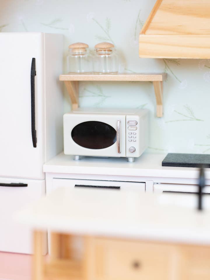 Cuisine miniature de maison de poupée Micro-ondes | Plusieurs couleurs pour la vente par Macy Mae Dollhouse Designs