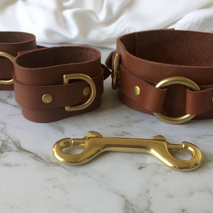 Notch Leather Goods – Engroshandel Bælte - Dame – Brune lædermanchetter og læderkrave