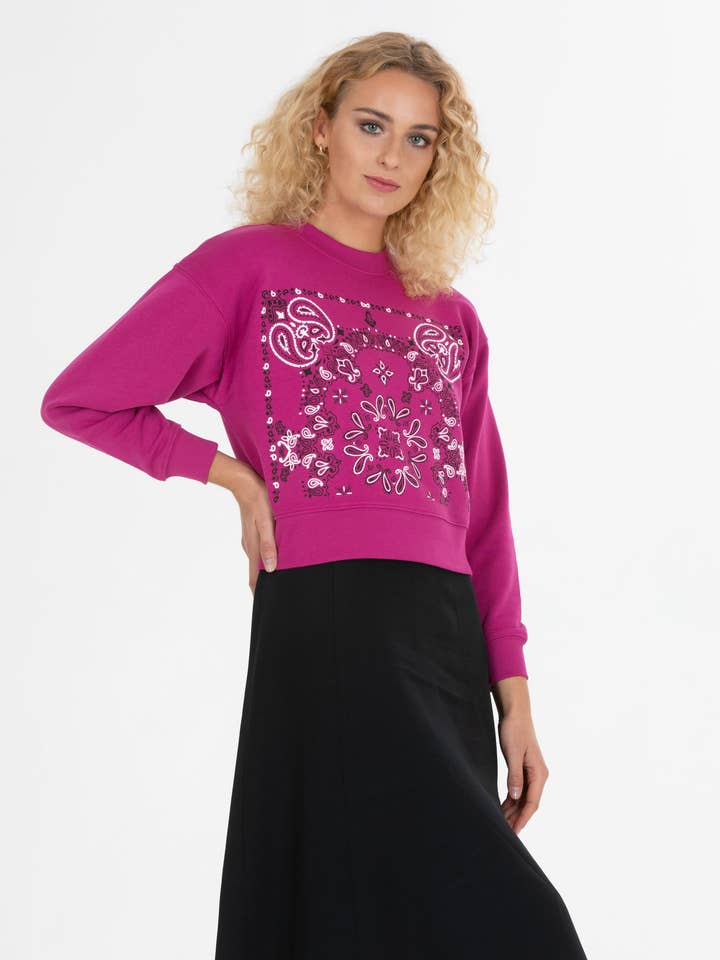 Sweat court à motif cachemire en coton biologique pour la vente par Shiva Diva