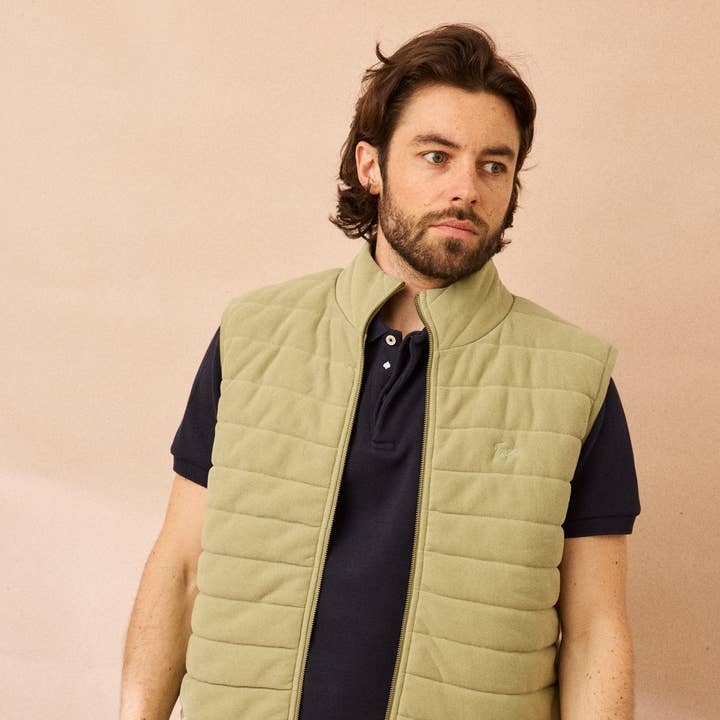 Gilet senza maniche Ami Salvia per la vendita all'ingrosso da parte di JAQK