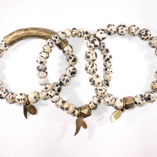 Elle est un trio dalmatien sauvage pour la vente par omibeads