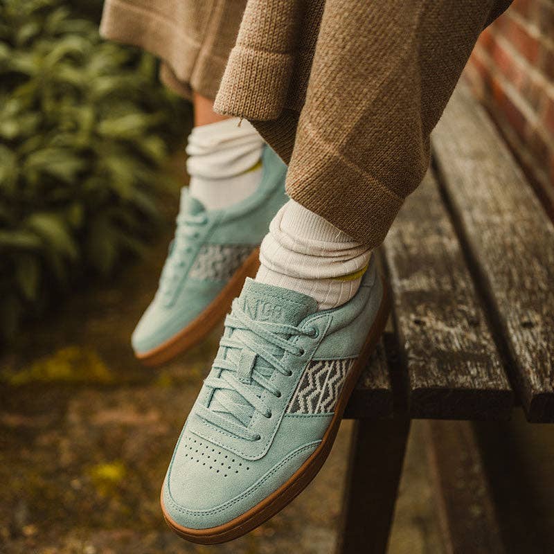 N'GO Shoes - Wholesale Lifestyle Sneakers - Unisex - Saigon Suede '24 low-top sneakers in light blue suede and gum
5