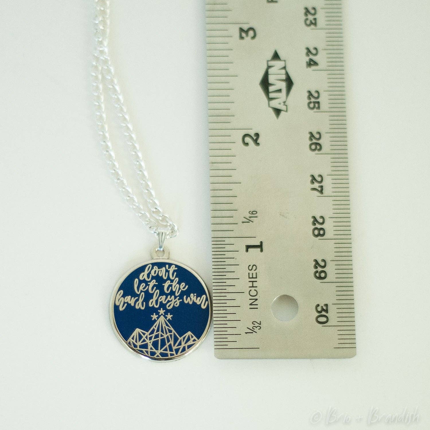 Brio + Brandish - Vendita all'ingrosso Collana con ciondolo/pendaglio - Collana ACOTAR Don't Let the Hard Days Win1