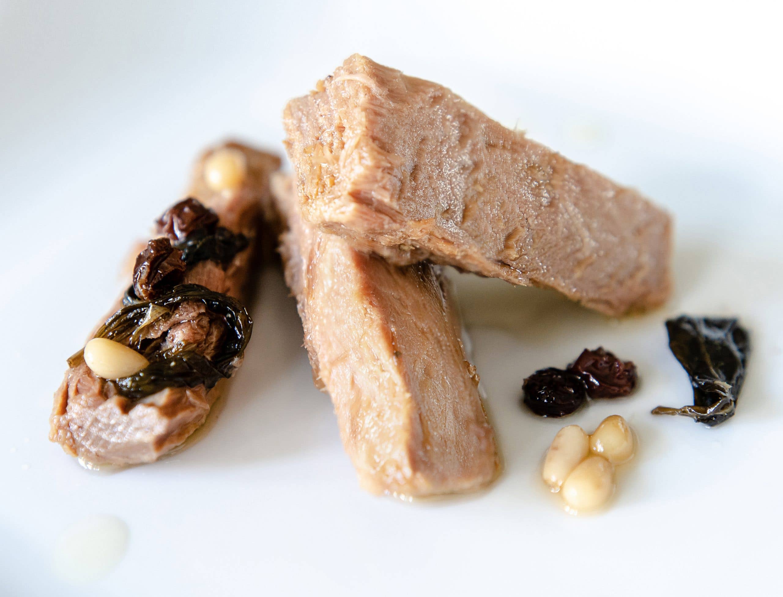 Emporio Sicilia - Wholesale Ingeblikte vis - Tonijn met munt, rozijnen en pijnboompitten - Adelfio1