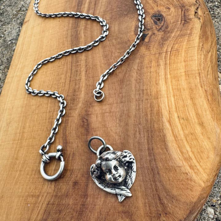 Colar Angel Charm em Prata de 1ª Lei por atacado de Heidi J Hale