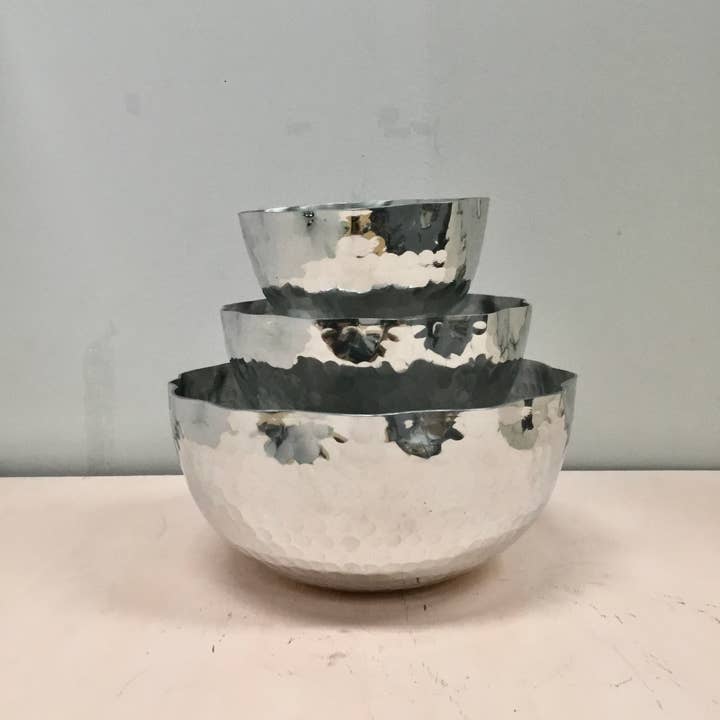 India Handicrafts Inc – wholesale Decorative plate/dish/bowl – Hammered Aluminum Petal Bowls S/37