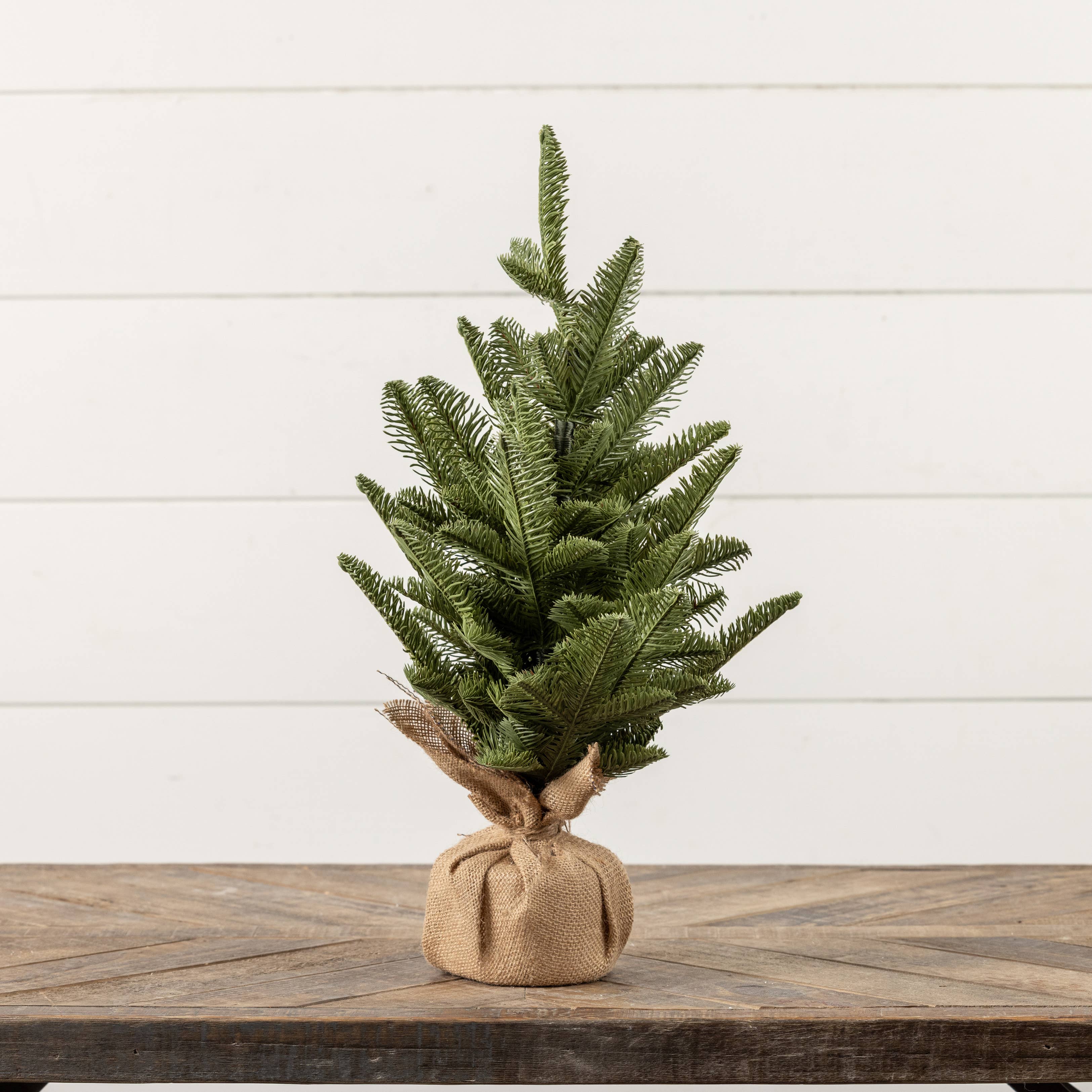 Ragon House - Vendita all'ingrosso Alberi di Natale finti - Albero di pino da 20" con base in juta legata1