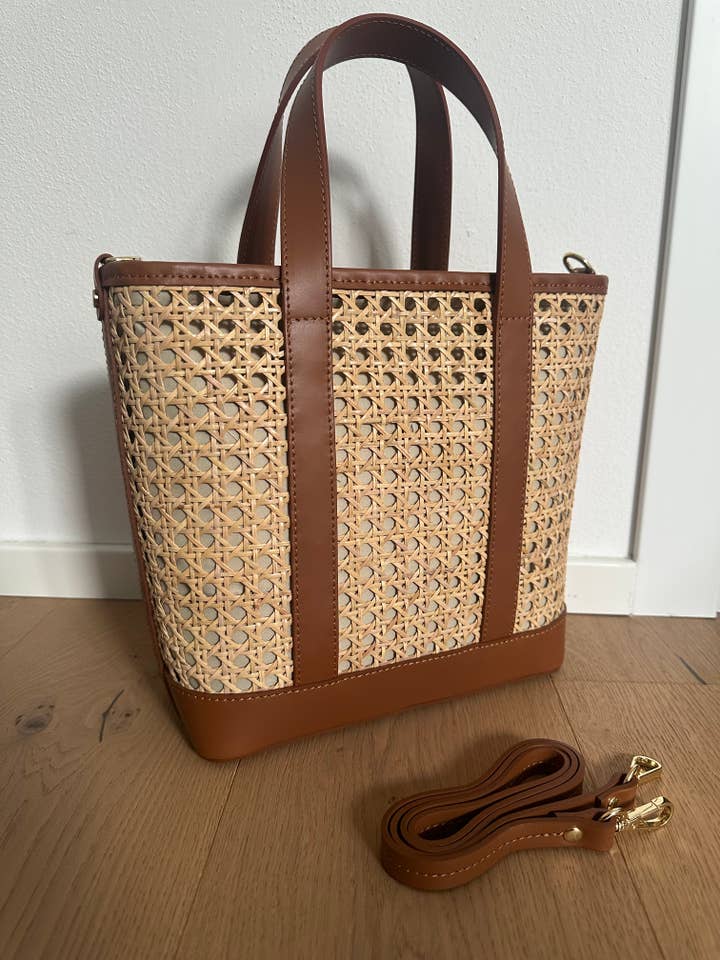 NILU VIENNE pour la vente par Zhade