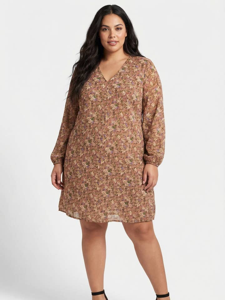 Blommig och lurex tryckt klänning i stora storlekar (C6189) för wholesale av Pomme Rouge Paris