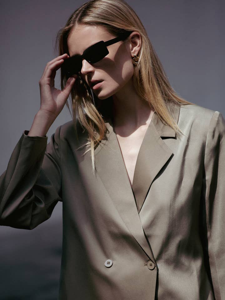 The Essentials Blazer Olive för wholesale av Amanda Maria