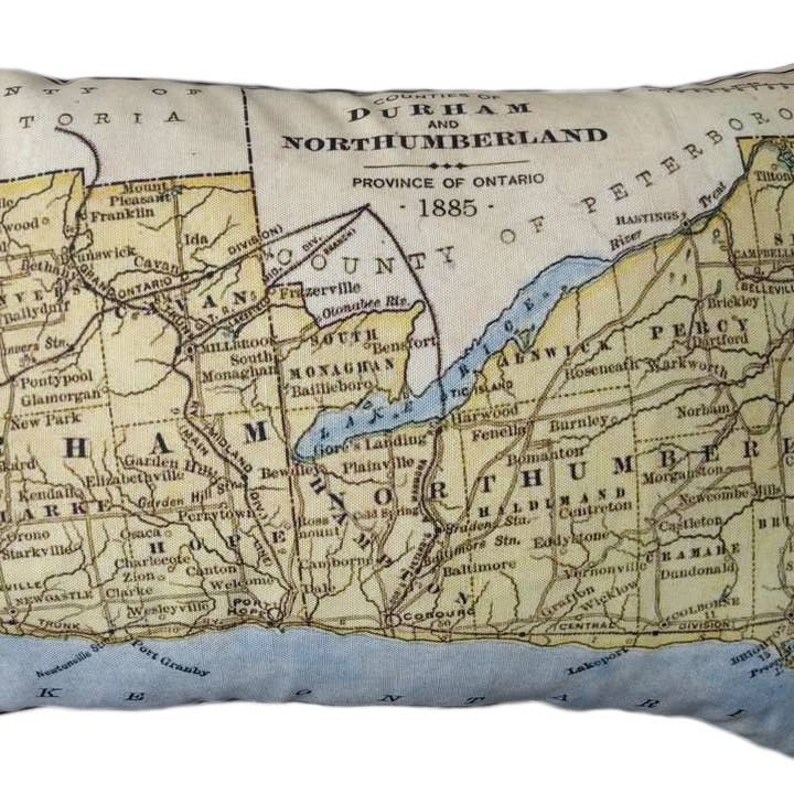 Oreiller carte vintage du comté de Durham pour la vente par Vintage Map Co.