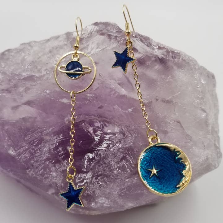 Boucles d'oreilles en forme d'étoiles et de lune bleues pour la vente par magnolia jewelry