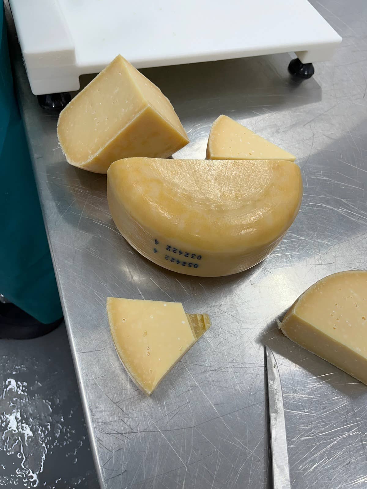 Kasemeister Creamery - Wholesale Cheese - Aged Gouda 7