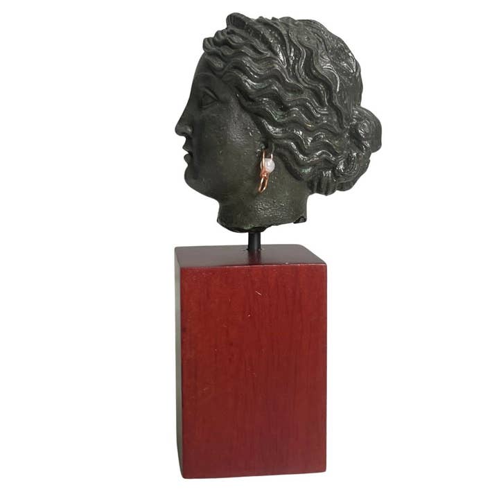 Museum Wholesale Inc - Venta al por mayor Escultura - Estatua de busto en miniatura de diosa romana con cabeza de Venus, Afrodita y pendiente