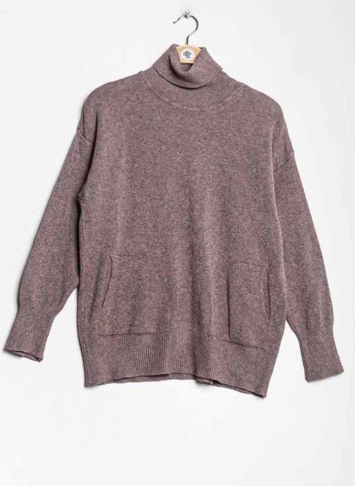 LÉA & LUC – wholesale Knitted jumper – Women′s – Turtleneck sweater with pockets REF. 003035