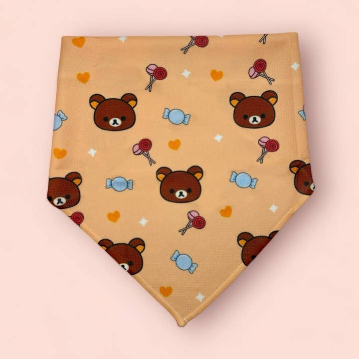 Bandana Candy Kuma beige pour la vente par Kinako Pet Supply
