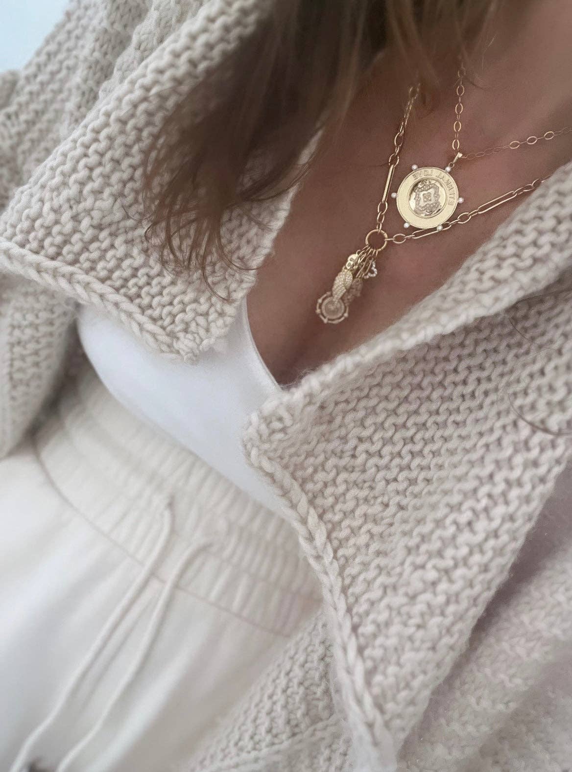 Boutique Suarez Co. - Wholesale Pendant/Charm Necklace - Soul Connection - Eternal Love Medallion Necklace 15” + 3”8