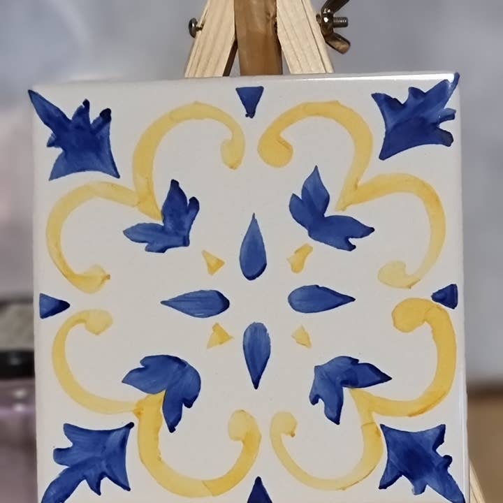 Håndmalede fliser: Glasbrikker og grydelapper - Kalejdoskopiske drømme for engroshandel hos Hazbruk Ceramics