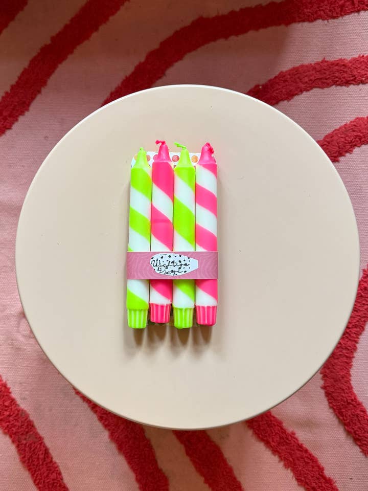 Bougies Dip Dye en forme de spirale, ensemble de 4, néon vert et néon rose pour la vente par Wichtigedinge
