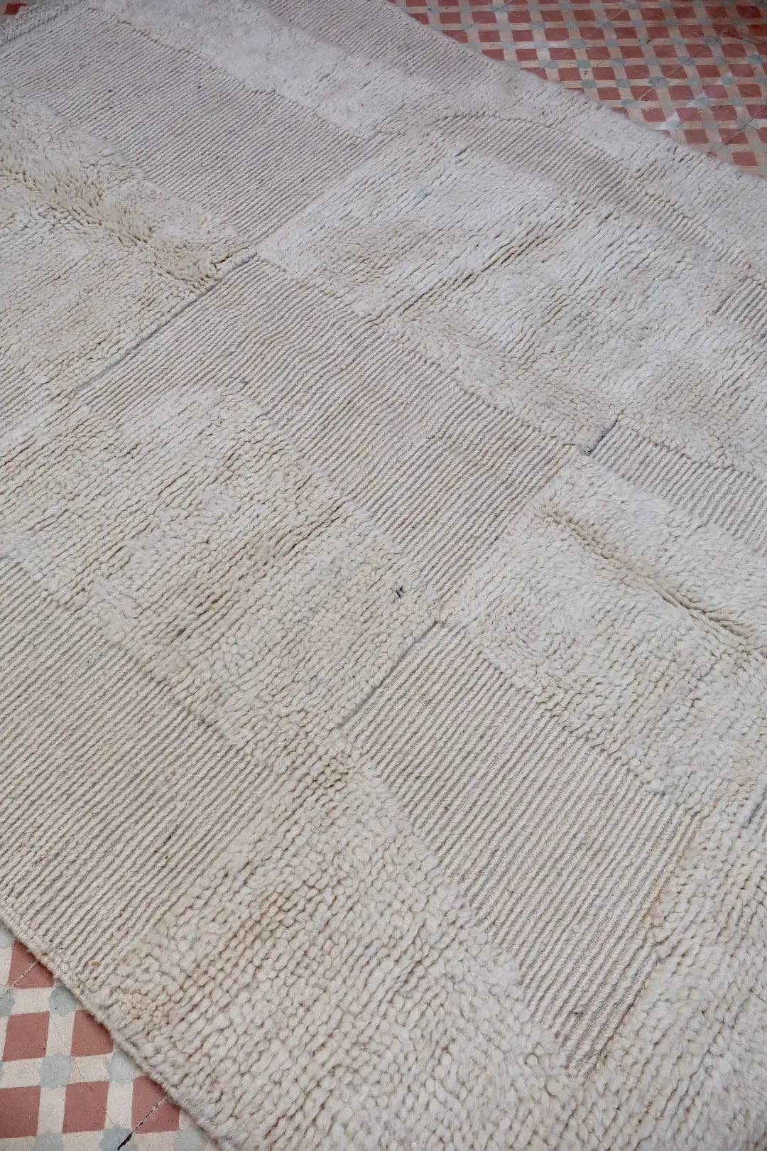 Néda - Wholesale Area Rug - Beni Ouarain Berber Rug White Modern with Abstract Raised Patterns - 252 x 172.5 cm11