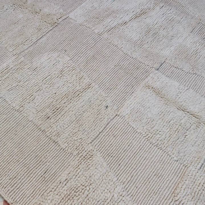 Néda - Wholesale Area Rug - Beni Ouarain Berber Rug White Modern with Abstract Raised Patterns - 252 x 172.5 cm11