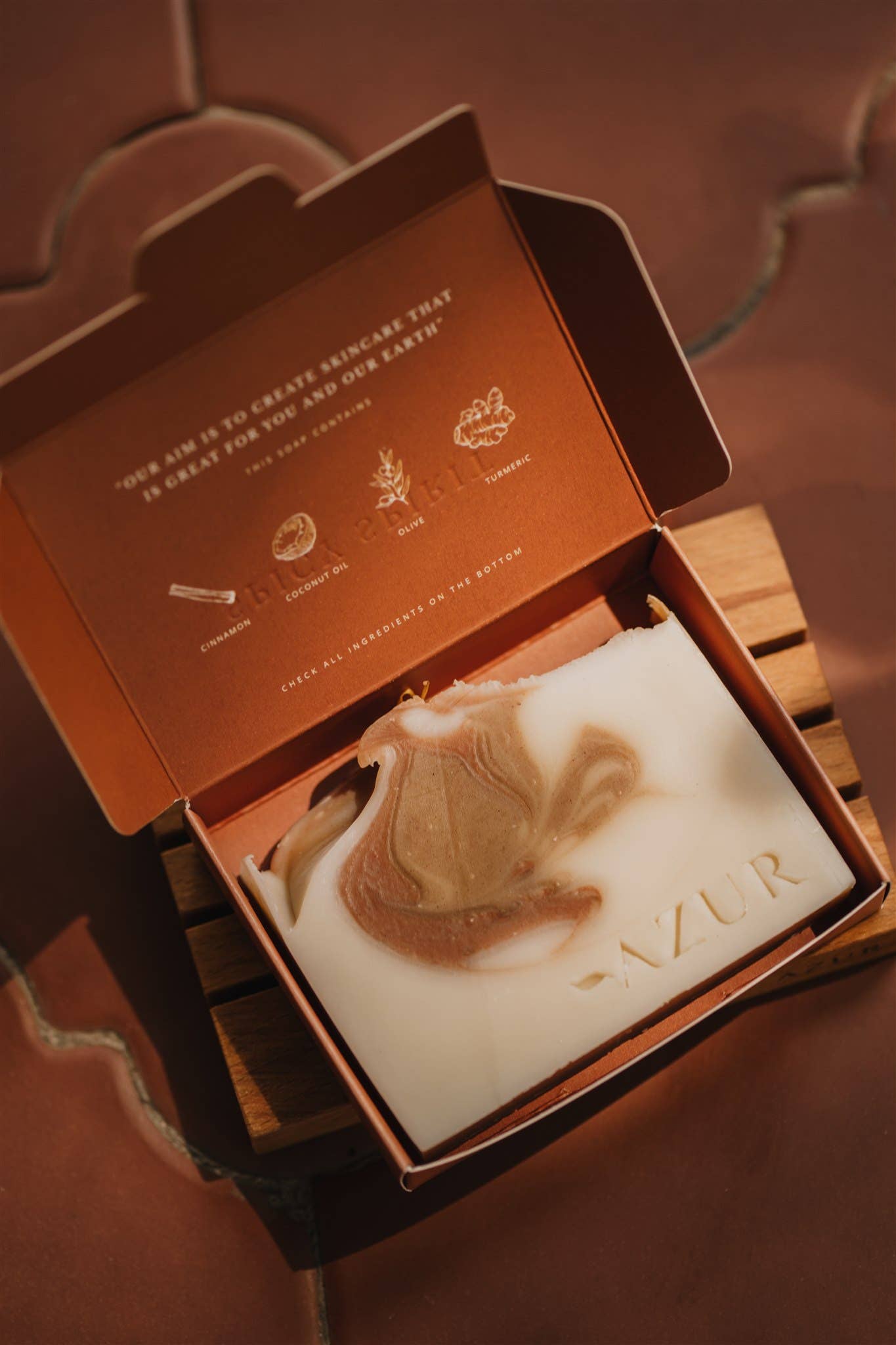 Azur Natural Bodycare BV – sabonete sólido por atacado – SPICY SPIRIT | sabonete em barra | sabão natural1