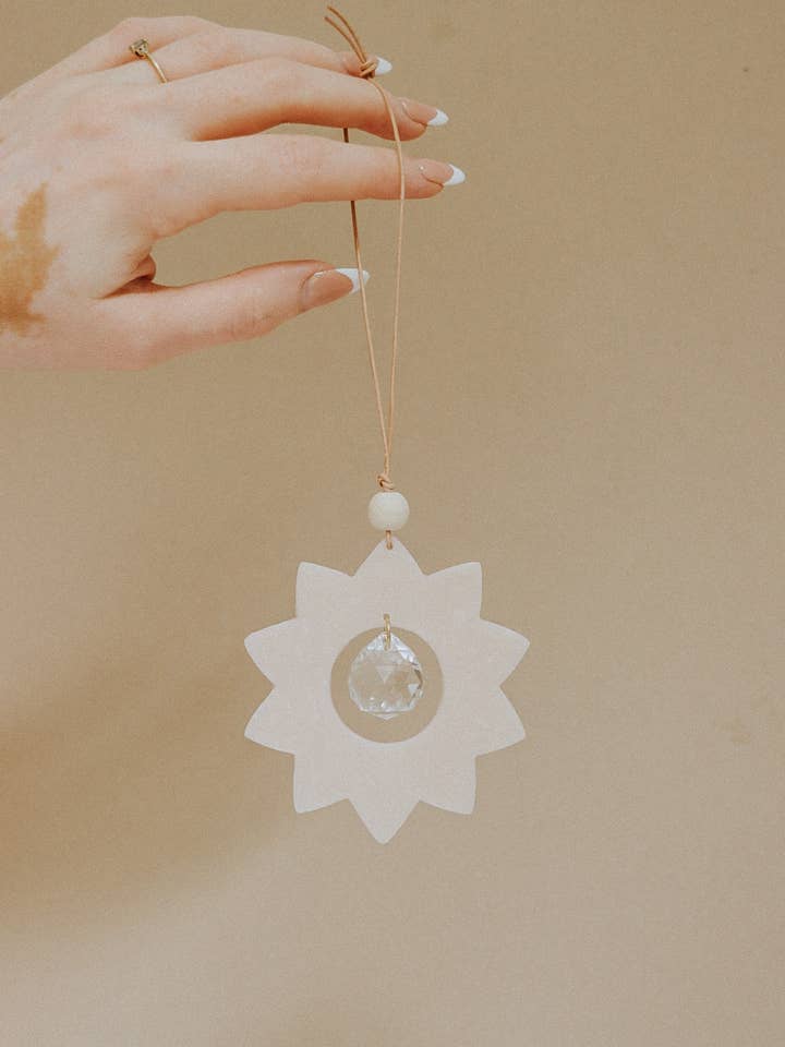 Diffuseur d'huiles essentielles pour voiture Sun Catcher Charm Suncatcher pour la vente par DayCrafter