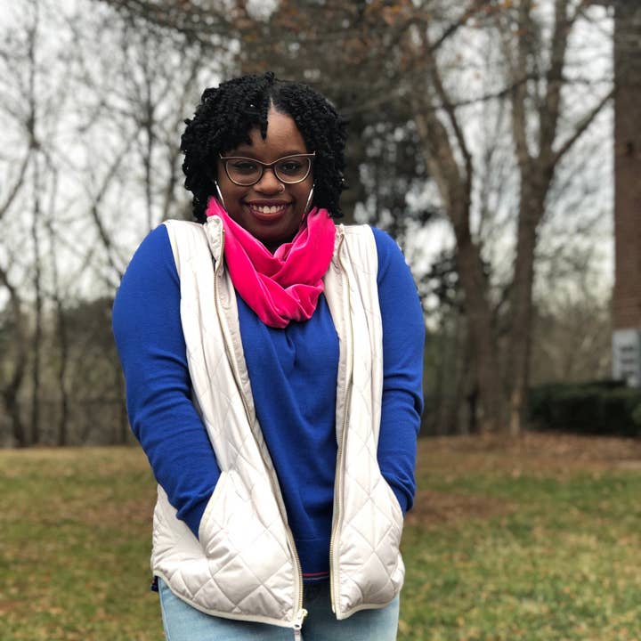 Bufanda Infinity | Bufanda de terciopelo suave rosa con cuello vuelto infinito para venta al por mayor de Drew Sinclair