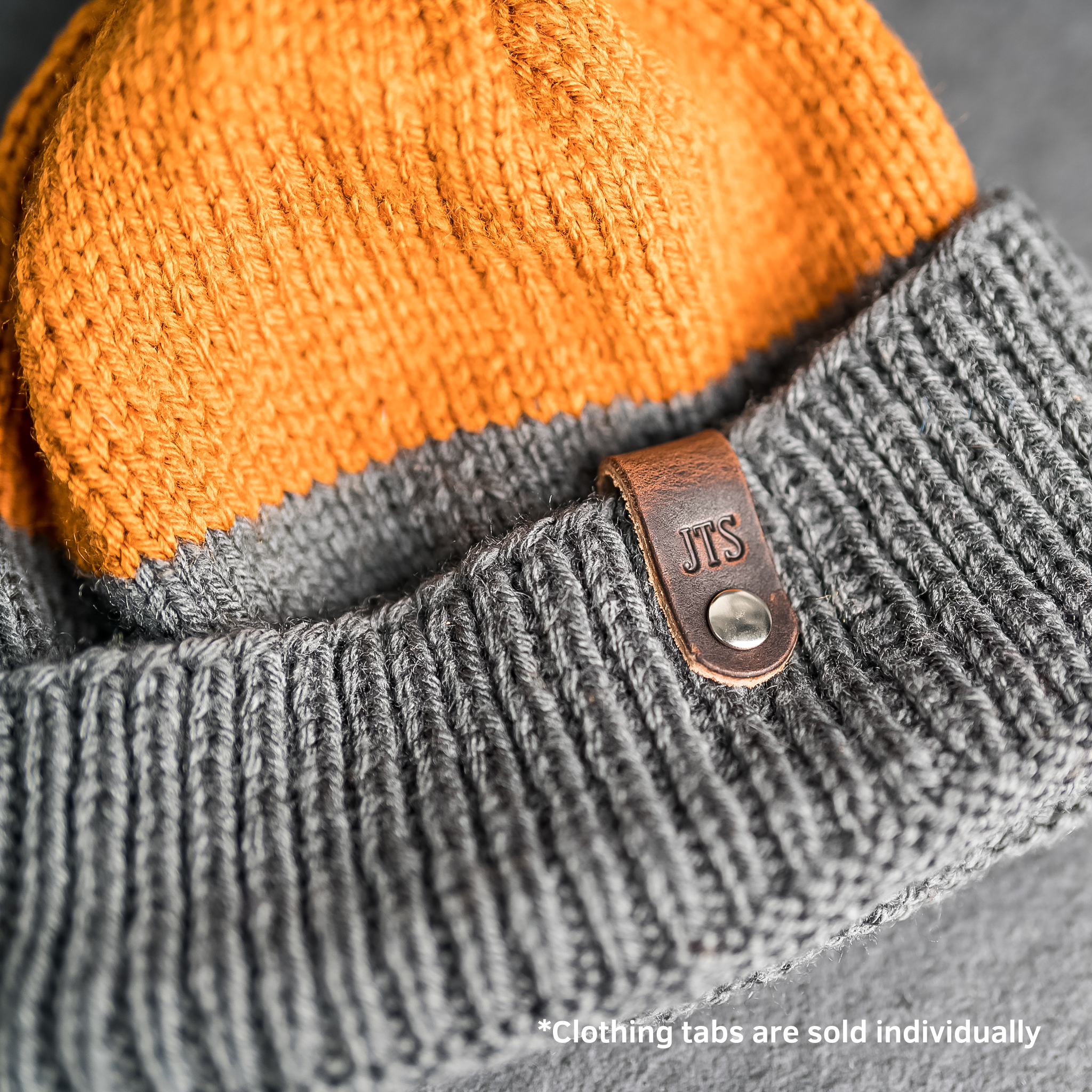 Ox & Pine - Vente Étiquette pour bagage - Onglets de vêtements en cuir personnalisés18