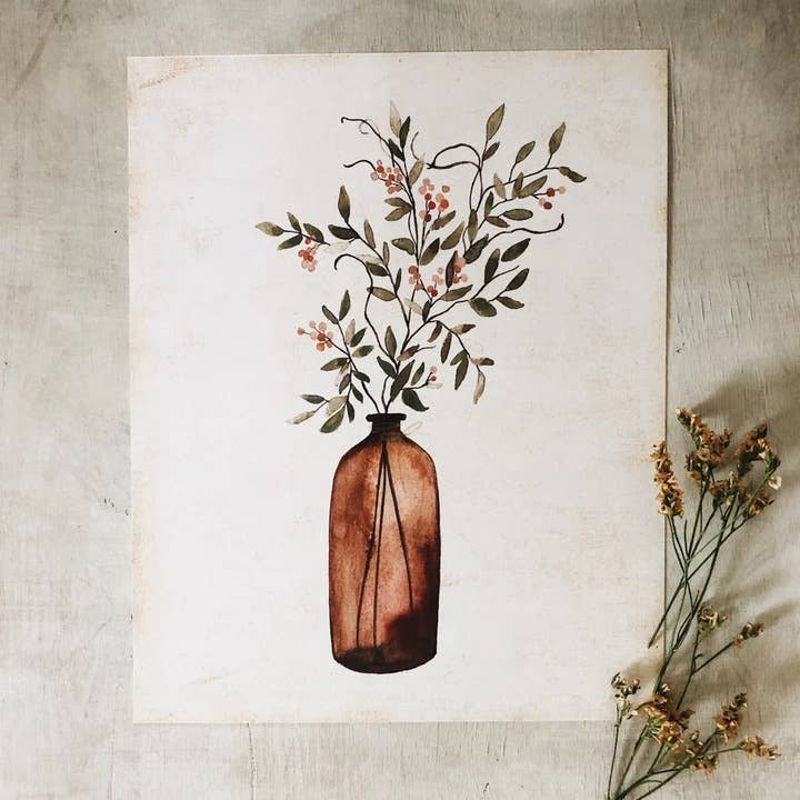 Vase ambre avec baies pour la vente par Coley Kuyper Art