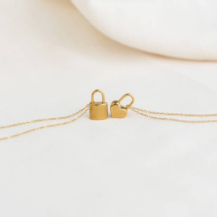 Colliers pendentifs Heart + Lock pour la vente par Sugarcane & Co.