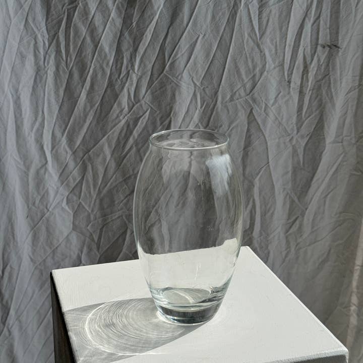 Transparent glass vase H22 for wholesale on Faire5