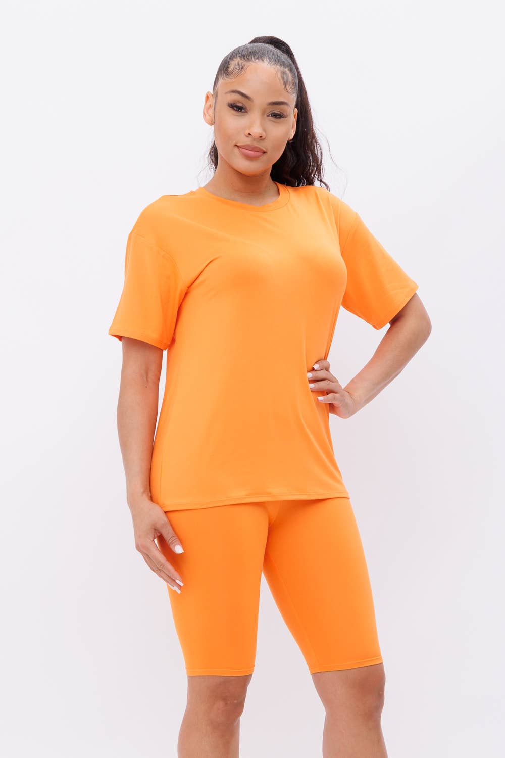 Julia by LoveJ - Vendita all'ingrosso Completo loungewear - Donna - Set di pantaloncini da bici con scollo tondo spazzolato4