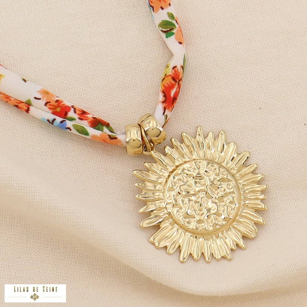 Lilas de Seine - Wholesale Pendant/Charm Necklace - Green Floral Fabric Necklace Sun Pendant Steel 01250301