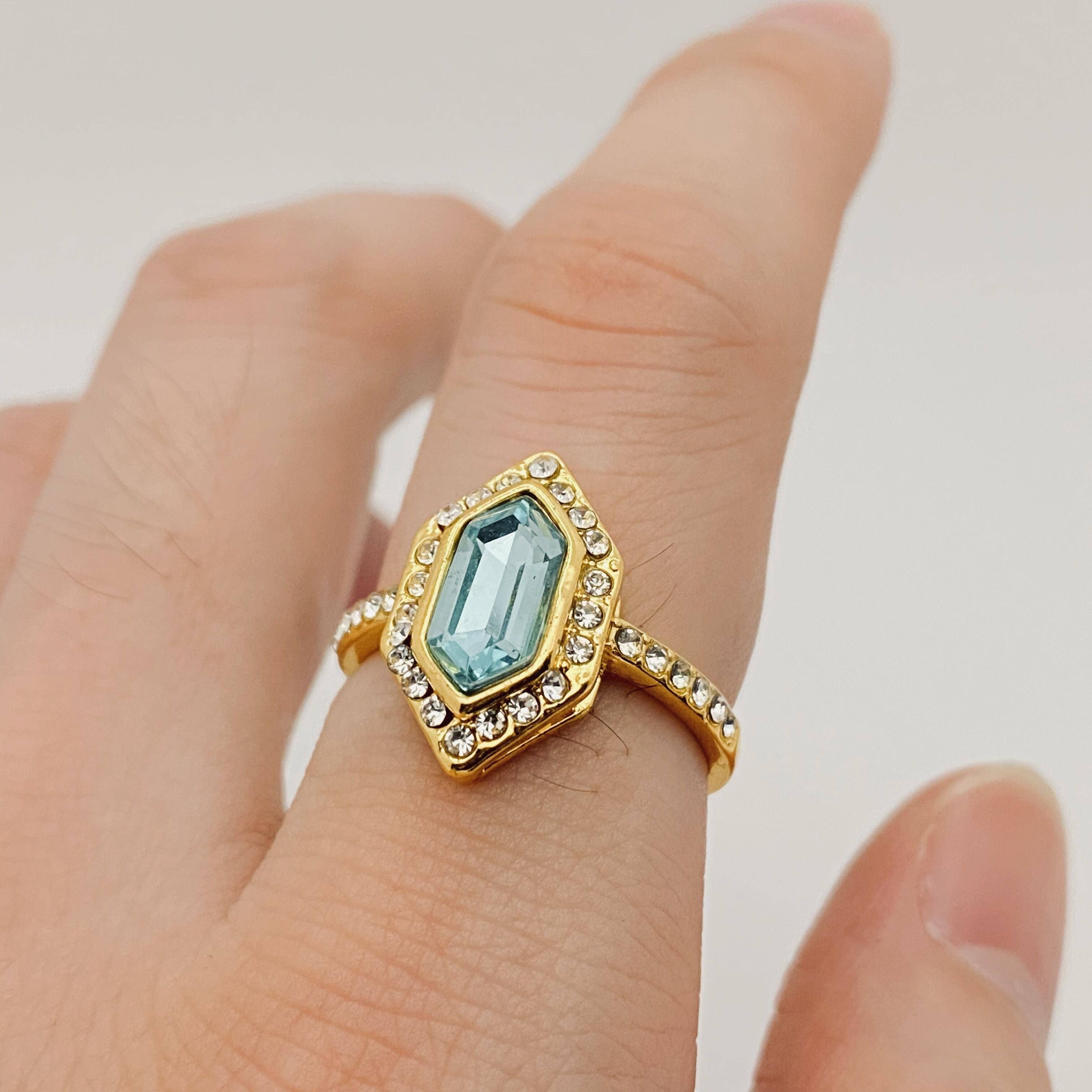 Mio Queena - Wholesale Cocktail/Statement Ring - Light Blue Stone Ring0