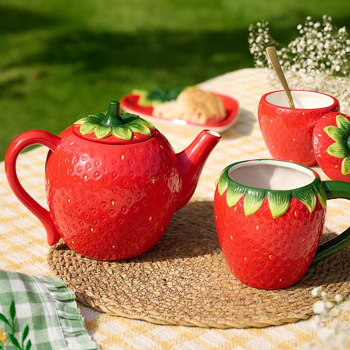 Nibble Distributors Ltd - Wholesale Tea pot - Strawberry teapot