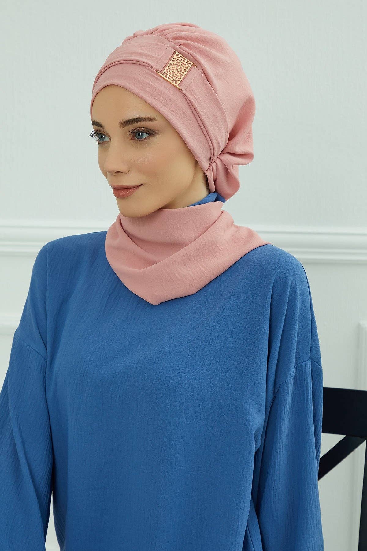 Aisha's Design – wholesale Hijab – Women’s – Modest Fashion Instant Aerobin Turban with Leopard Pattern Accessory, Pre-Tied Aerobin Hijab with Chic Metal Accessory,HT-11A1