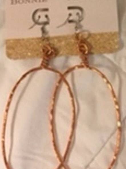 Orecchini a Cerchio Ovale n. 4 per la vendita all'ingrosso da parte di Angela Catirina Jones