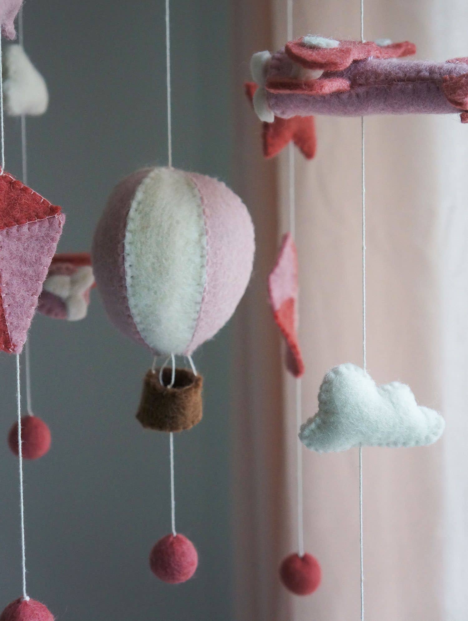 Gamcha - Vente Mobile pour bébé - Mobile, Montgolfière/Avion/Cerf-volant, Corail/Rose1