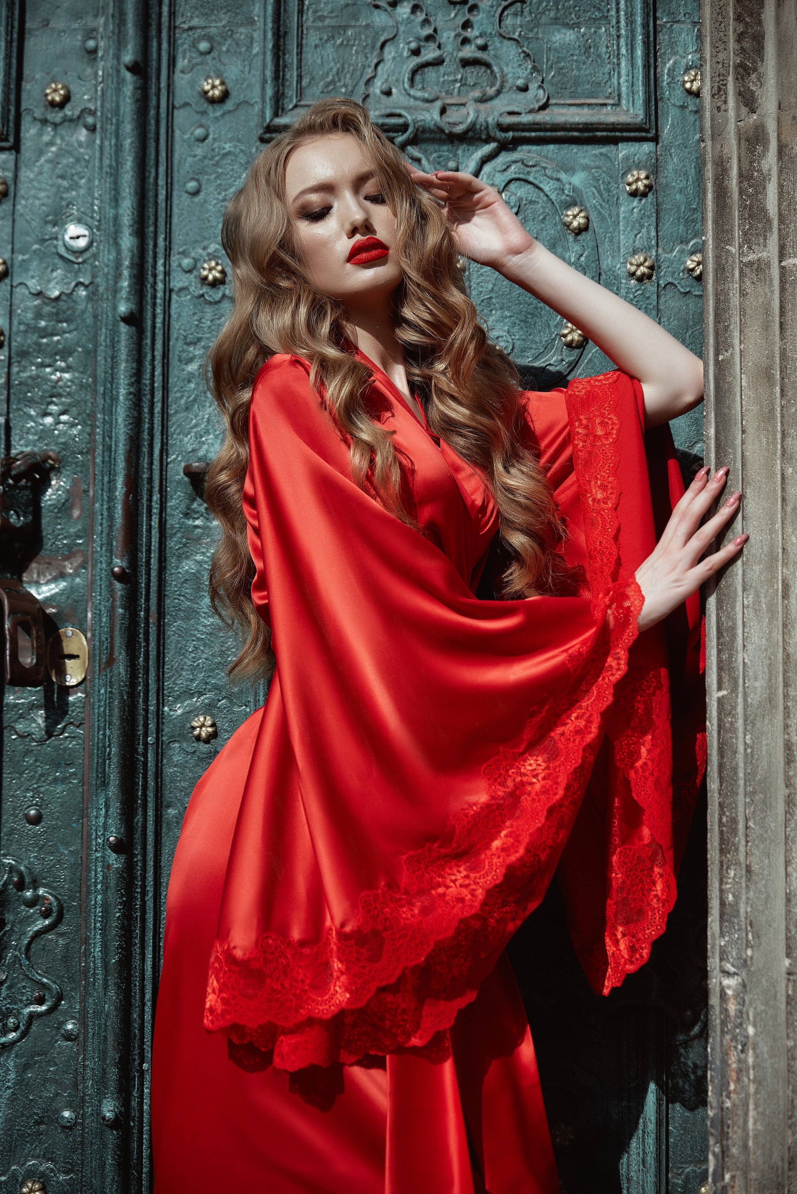 KÂFEMME and Co - Wholesale Robe - Women's - Eliza Long Silky Kimono Robe - Black, Grey, Red4